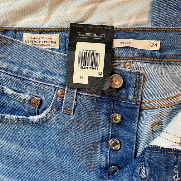 Levi’s Wedgie Icon Fit Ankle Jeans - Picture 4 of 7